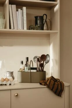 Ferm LIVING Grib Toolbox -DWR Sales W DWR 2536709 100269344 cashmere v1