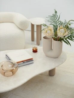 Muuto Kink Vase 10 Muuto Kink Vase -DWR Sales W DWR 2552312 100368604 cosmos greige v1 001