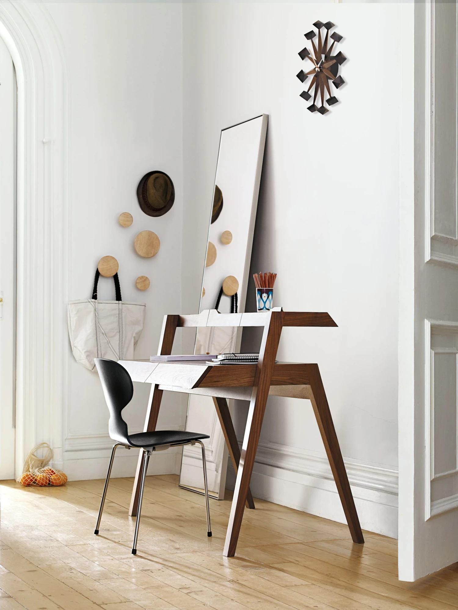 Vitra Nelson Polygon Clock 6 Vitra Nelson Polygon Clock - Image 4