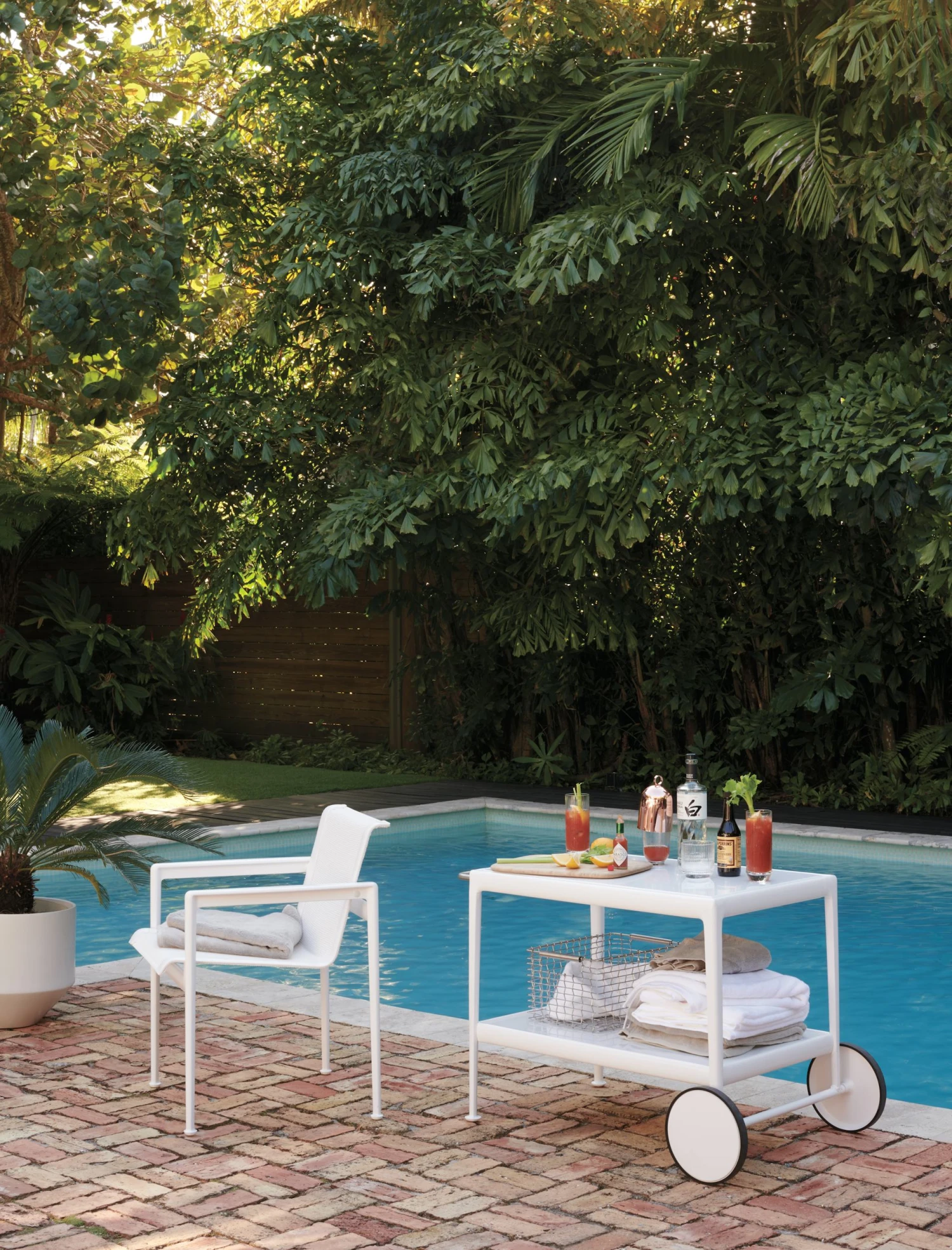 DWR Sales 31 DWR Sales -DWR Sales W DWR 4260 685818 white v4 001