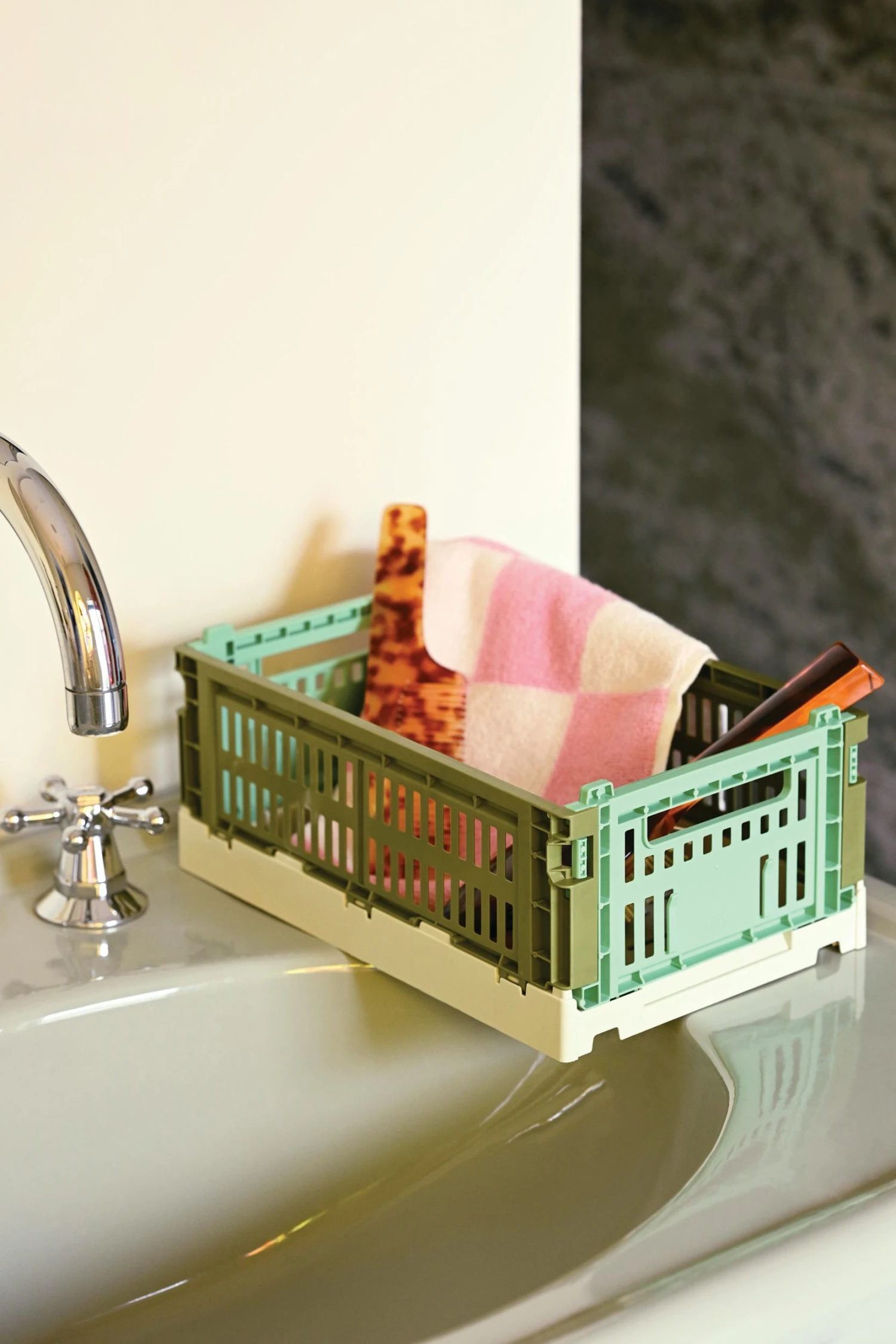 Hay Recycled Mixed Color Crate 8 Hay Recycled Mixed Color Crate - Image 6